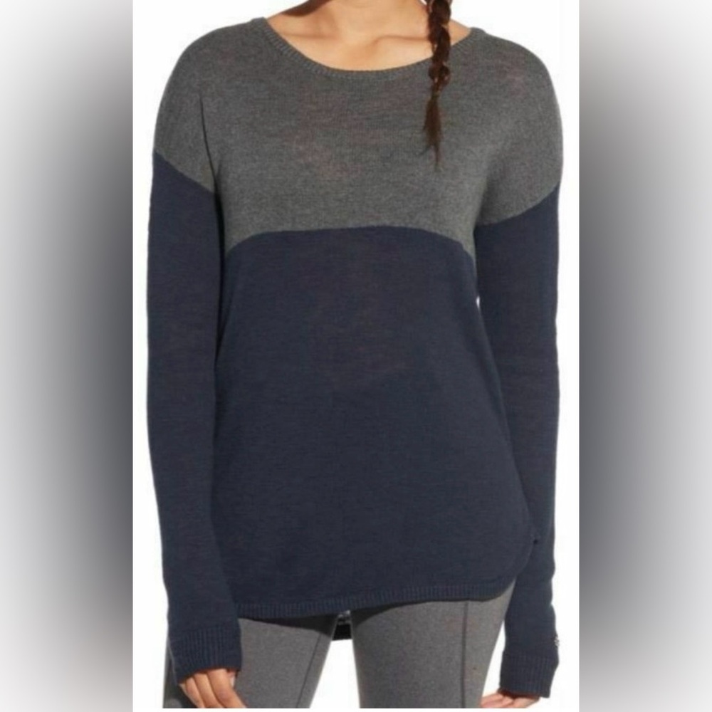 Calia by Carrie Underwood blue and grey color block sweater crew neck Size XS